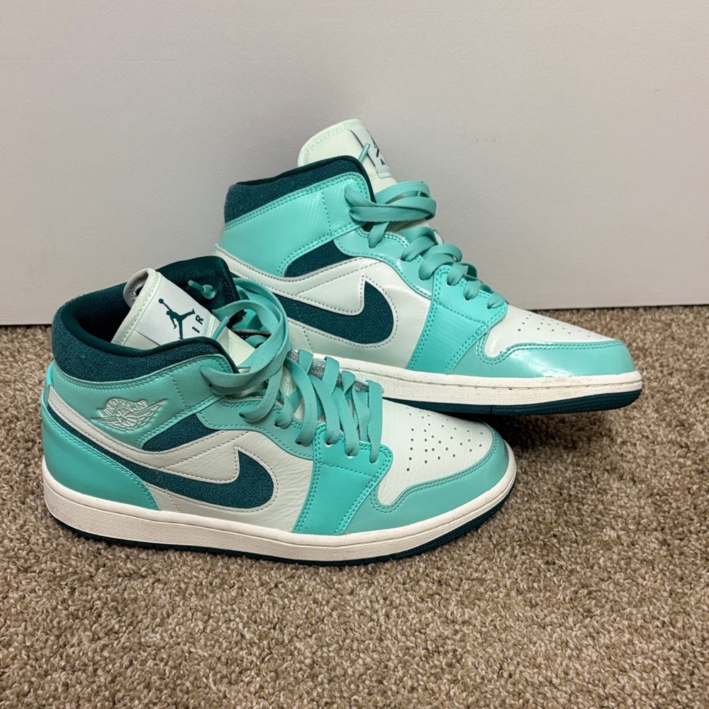 Nike Air Jordan Mid in Aqua and White